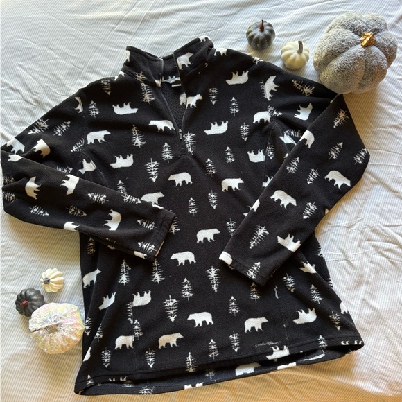 Eddie Bauer Black and White Fleece with Bear Design - Picture 1 of 3